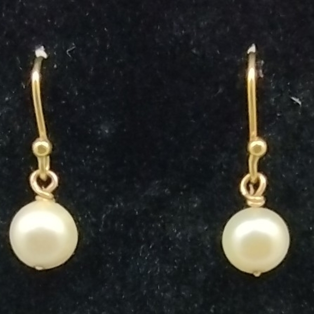 Elegant Pearl Drop Earrings